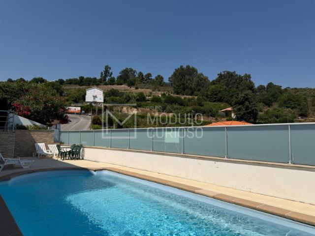 Moradia com Piscina de Água Salgada e Vista Panorâmica sobre o Vale do Douro