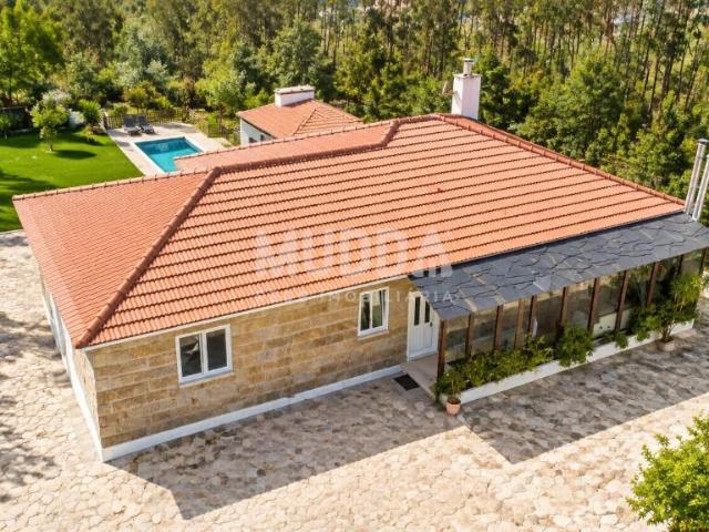 Moradia com piscina e 1.780 m² de terreno | Um projeto à espera de ganhar vida