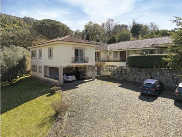 Moradia com piscina, jardim e bosque localizada na Encosta do Bom Jesus em Braga a 5 minutos do Elevador