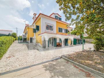 Moradia com Piscina e Campo de Ténis