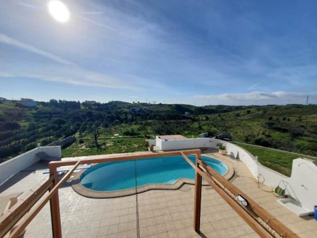 Moradia com Piscina e Amplo Terreno em Tavira