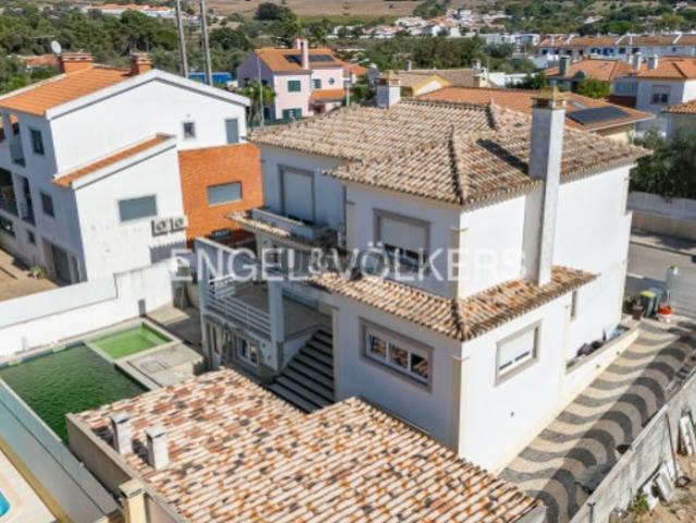 Moradia com Piscina e Jacuzzi em Azeitão Privacidade e Qualidade de Vida