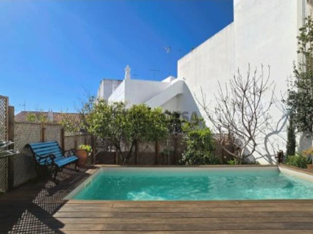 Moradia com piscina e jardim no centro de Tavira
