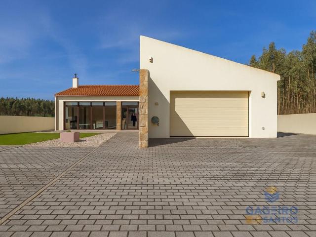 Moradia com piscina e terreno em São Martinho do Porto 241m² São Martinho Do Porto