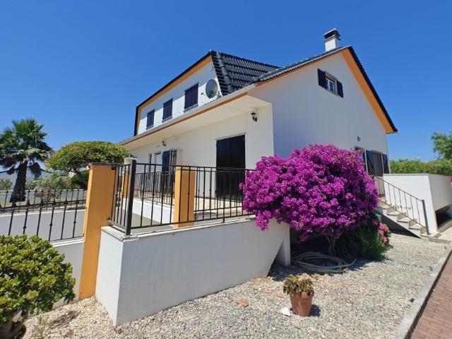 Moradia com piscina, grande área de terreno e vista para a S. 0m² Carvalhal