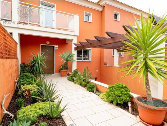 Moradia com Piscina Privada e Garagem em Paderne 0m² Paderne