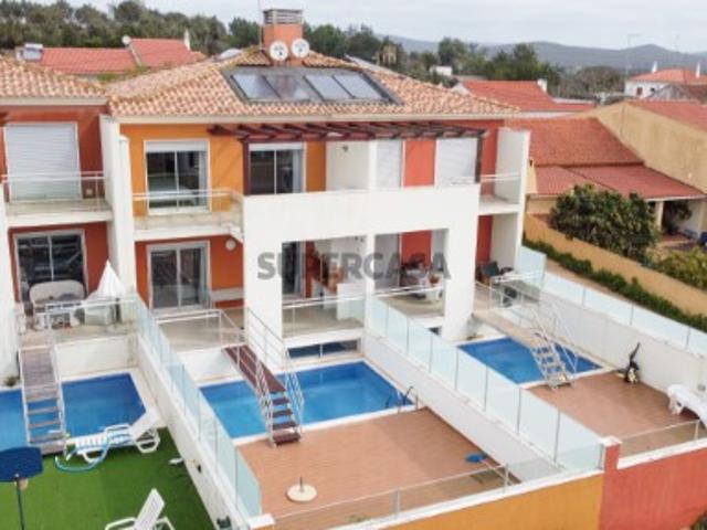 Moradia com Piscina Privada e Garagem em Paderne