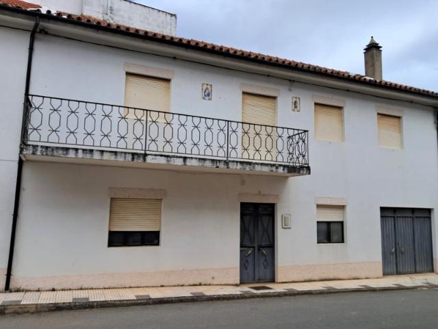 Moradia Usada em Sendim Miranda do Douro com Potencial de Investimento