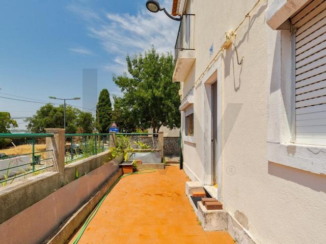 Moradia com Potencial para Remodelação na Ajuda, Lisboa 68m² Ajuda
