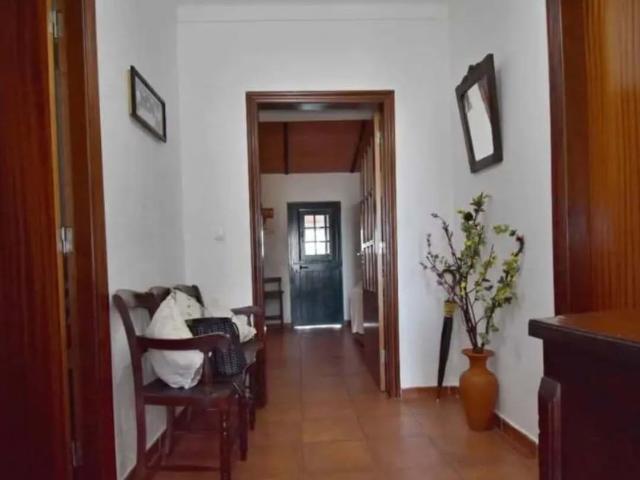 Moradia com quatro quartos e quintal