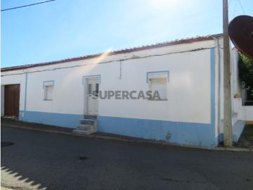 Moradia com quintal a dois passos do Alqueva!