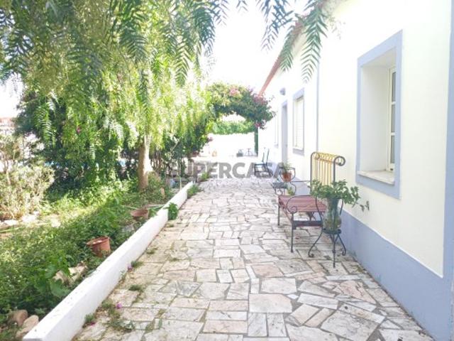 Moradia com jardim e piscina para remodelação em Grândola 20 minutos das praias
