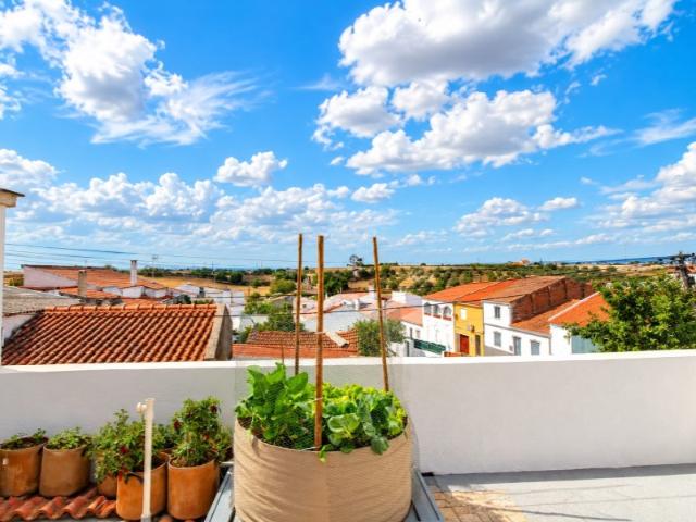 Moradia com Quintal e Terraço com Vista Desafogada em Sousel