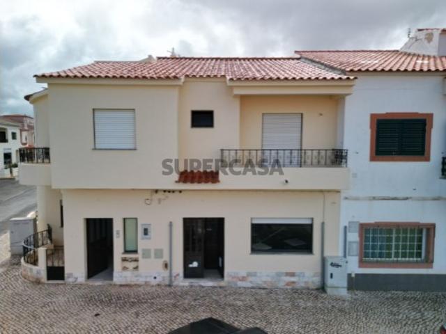 Moradia com Restaurante/café para venda na Estação de Silves