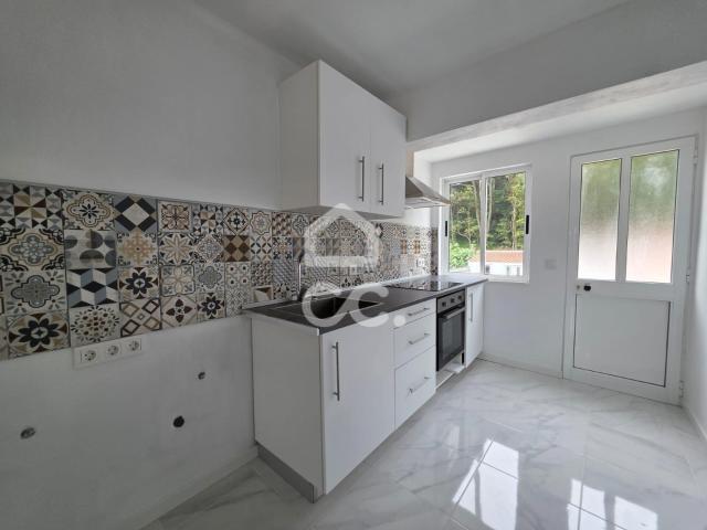 Moradia composta por 2 apartamentos T2