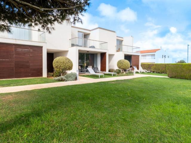 Moradia condomínio fechado com piscina e com Licença Al. 106m² Sagres
