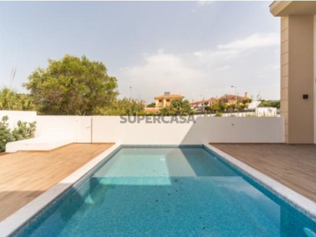 Moradia construção nova com jardim e piscina privativa no Condomínio Murches Residences
