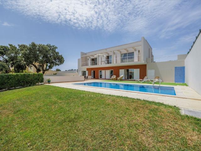 Moradia contemporânea com piscina, anexo e vistas de mar dis. 405m² Albufeira e Olhos de Água
