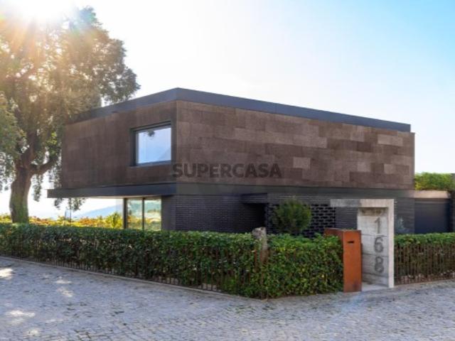 Moradia Contemporânea com Piscina e Vista Panorâmica em Amarante
