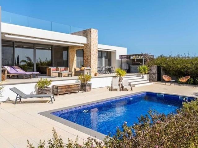Moradia Contemporânea com Piscina e Vistas Deslumbrantes 263m² Olhão