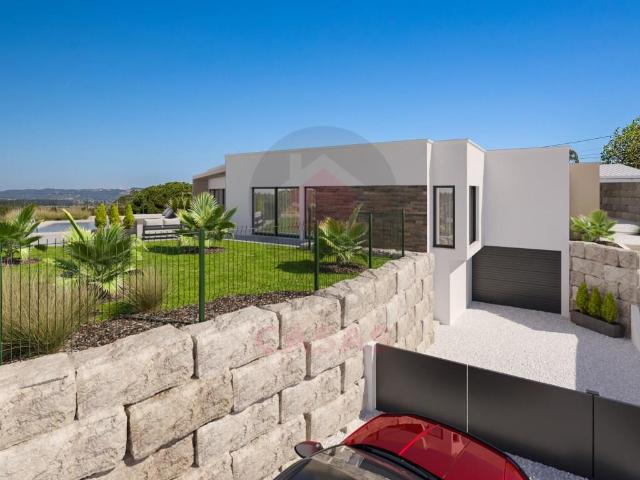 Moradia contemporânea com piscina perto de São Martinho do P. 0m² Tornada e salir do porto