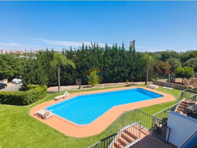 Moradia Contemporânea com 3 Quartos na Guia 151m² Guia