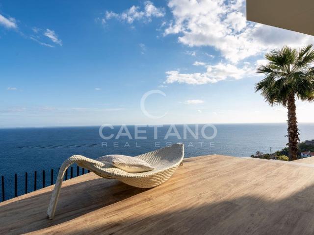Moradia Contemporânea de Exceção sobre o Atlântico | Arco da. 250m² Arco Da Calheta
