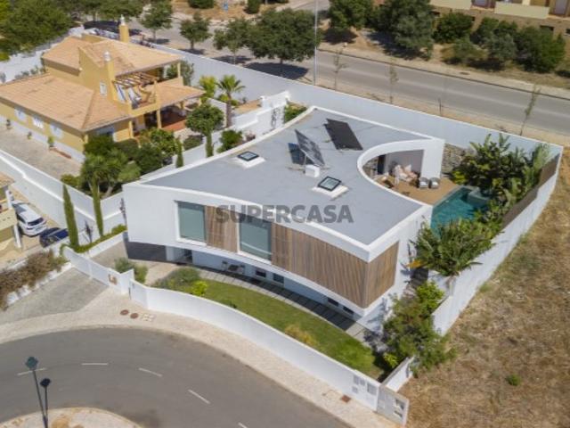Moradia T4 de Luxo a 2 Minutos da Praia, Lagos