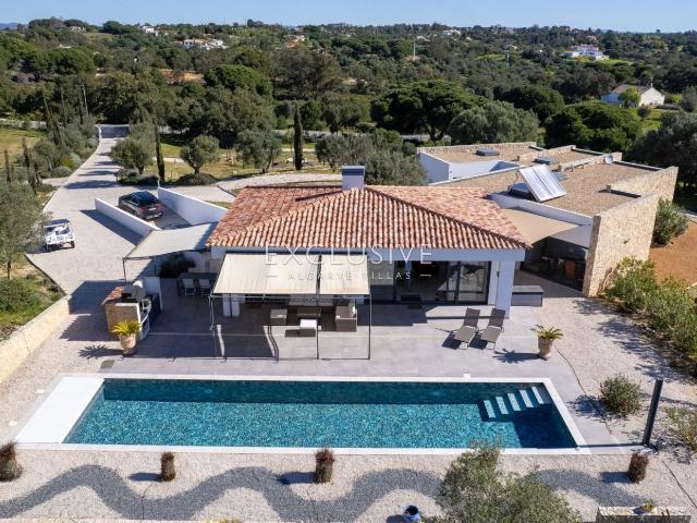 Moradia contemporânea de um piso com 4 quartos e piscina par. 231m² Lagoa e Carvoeiro