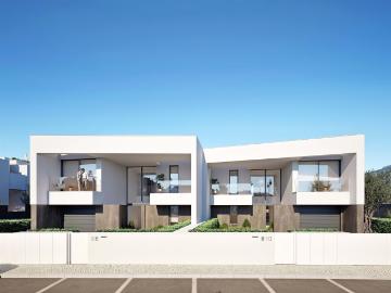 Moradia Contemporânea em Construção a 300 Metros da Praia do. 300m² Bensafrim e barão de são joão