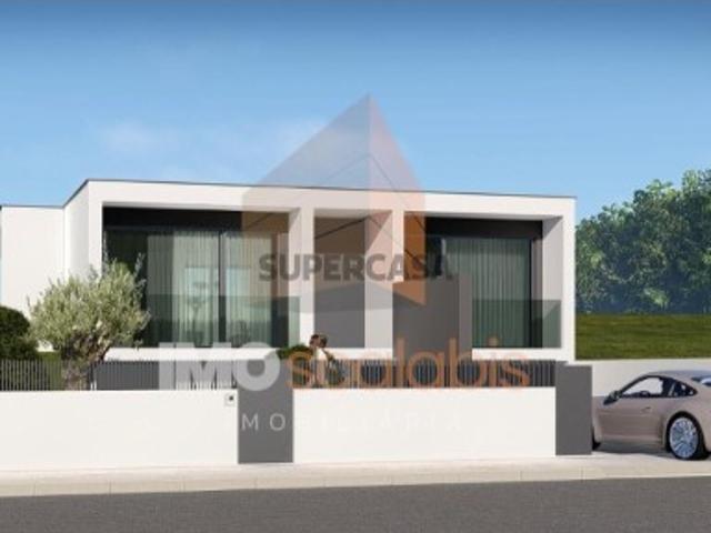 Moradia Contemporânea em Construção | Santarém