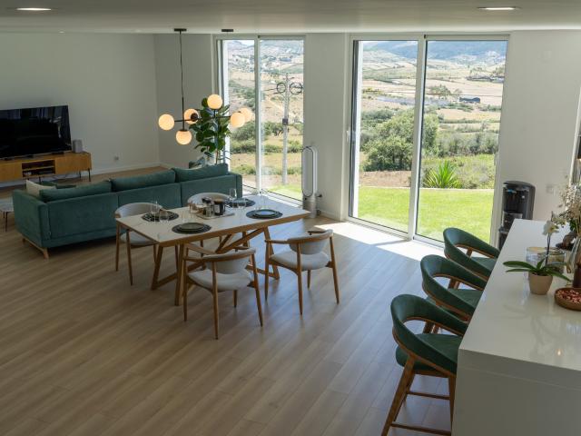 Moradia contemporânea no campo com vistas panorâmicas perto. 323m² São Miguel De Alcainça