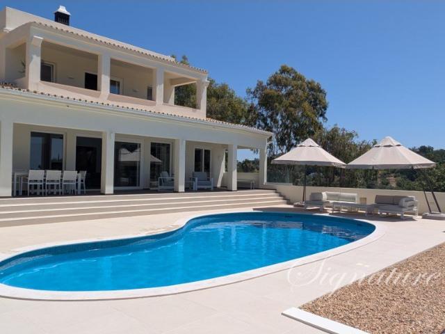 Moradia contemporânea renovada na periferia de Loulé com exc. 0m² Loulé São Sebastião