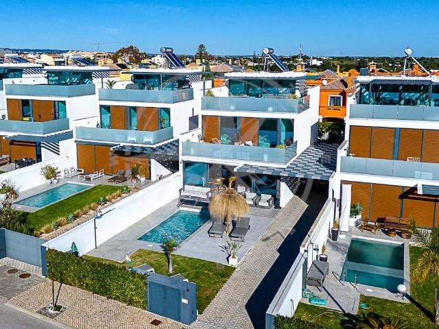 Moradia contemporânea requintada com piscina e vista para o. 198m² Luz de Tavira e Santo Estêvão