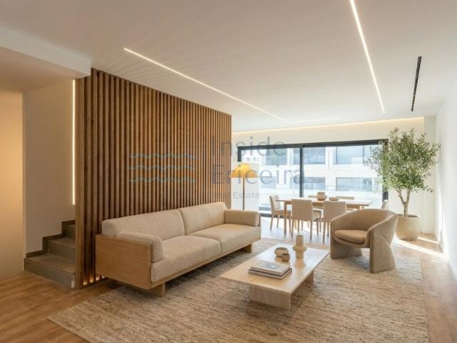 Moradia Contemporânea T3+1 com Piscina de Água Salgada, Jardim, Garagem e Terraço com Vista Mar Ericeira