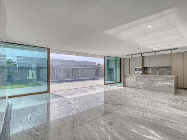 Moradia Contemporânea T3 com Piscina e Ampla Cave em Palmeira, Braga