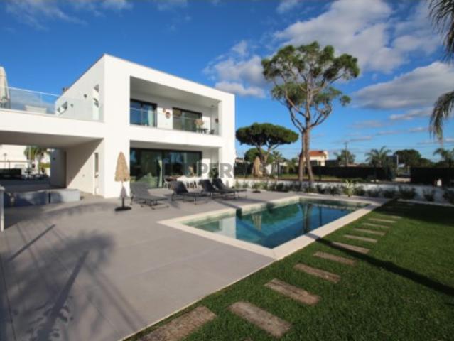 Moradia T3 com Piscina, próxima do Golf, das Praias de Vilamoura e da Quinta do Lago