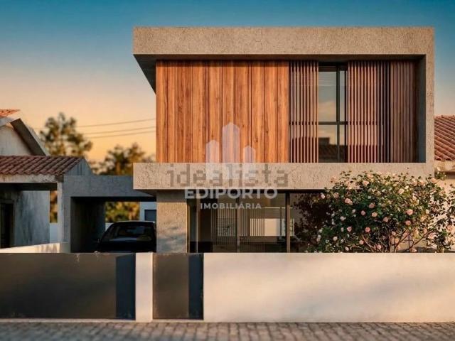 Moradia Contemporânea T3 Chave na Mão com Piscina em Lavra