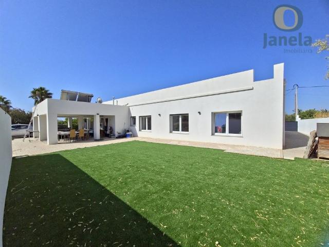 MORADIA CONTEMPORÂNEA T3 + ANEXO T2, com vista mar e terreno 320m² Santa Bárbara De Nexe