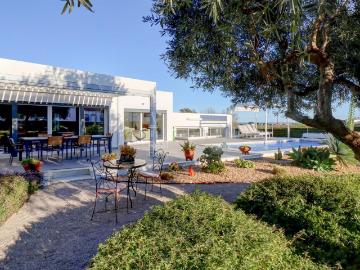 Moradia contemporânea T3, piscina, jardim e garagem em Vila. 260m² Vila Nova De Cacela