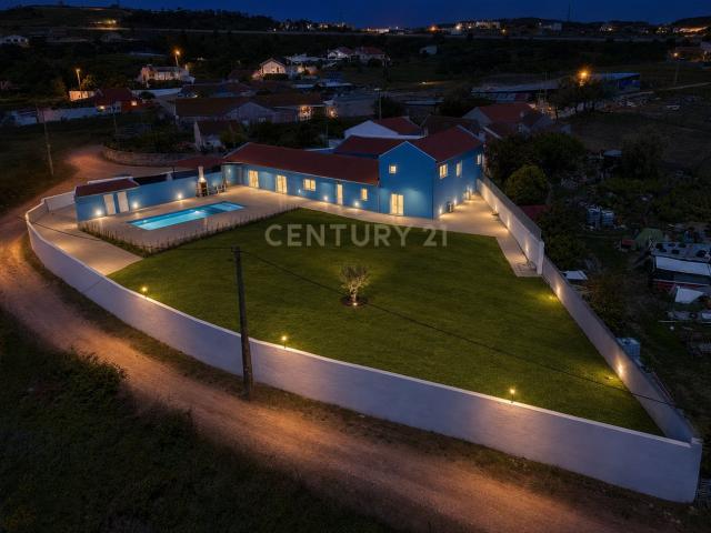 Moradia Contemporânea T4 com Piscina e Terreno de 1.820 m² |. 322m² Malveira, Milharado e Venda do Pinheiro