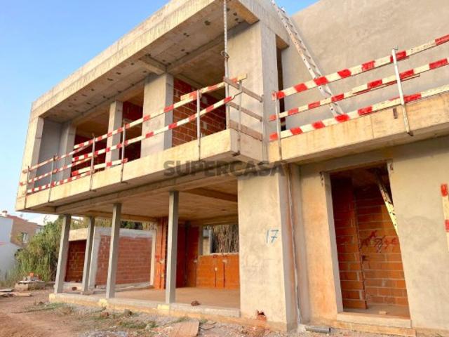 Moradia contemporânea T4 com piscina e vista mar, a 4 minutos da praia da Areia Branca