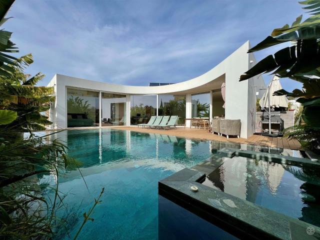 Moradia contemporânea T4 com piscina e jacuzzi para venda em. 296m² Lagos