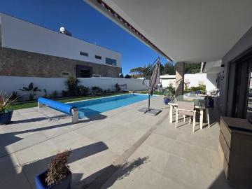 Moradia Contemporânea Térrea com Piscina e Garagem Nadadou. 183m² Nadadouro