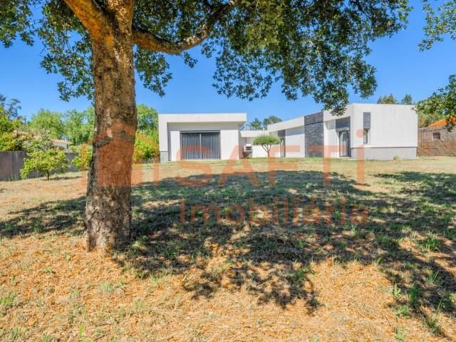 Moradia contemporânea térrea T3 270m² Pataias