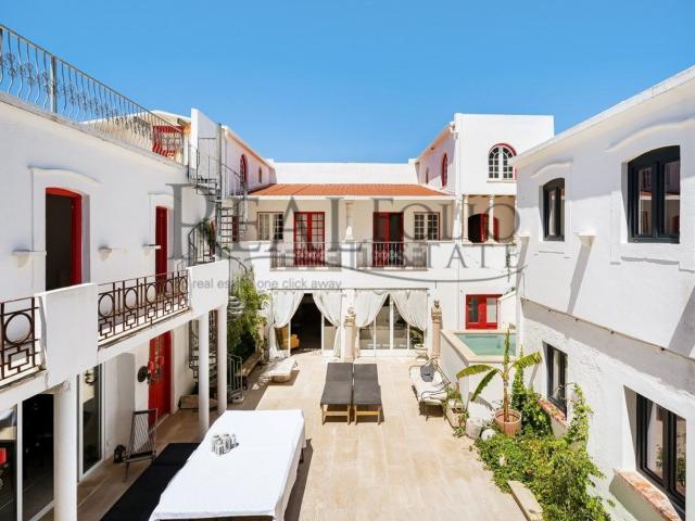 Moradia, Costa de Caparica