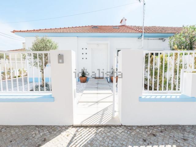 Moradia, Costa de Caparica