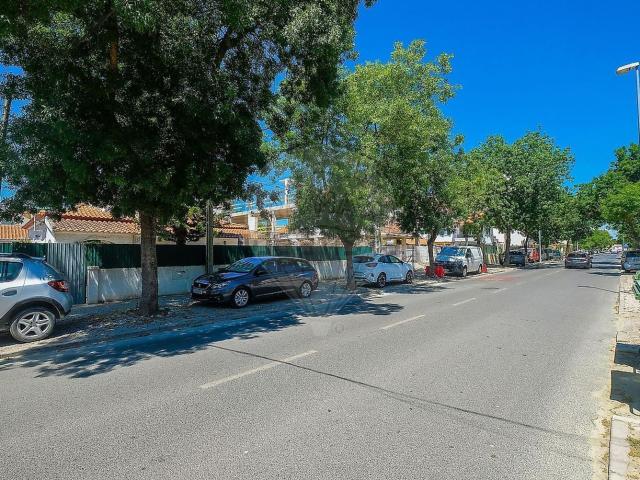 Moradia, Costa de Caparica