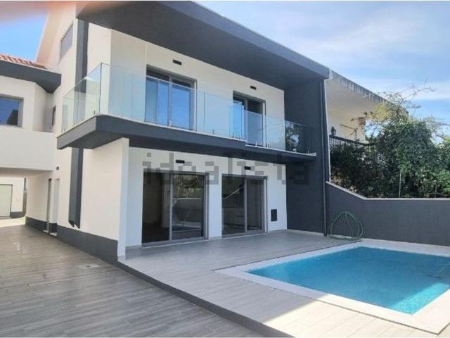Moradia, Costa de Caparica