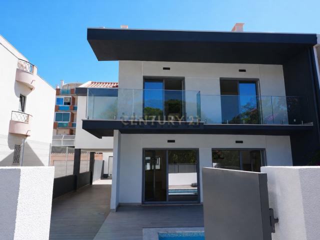 Moradia, Costa de Caparica